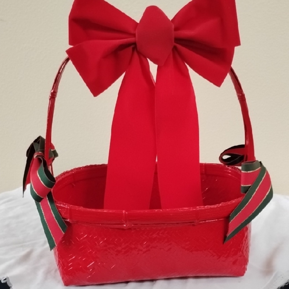 D- NWOT Elegant Red Woven Basket - Picture 3 of 9